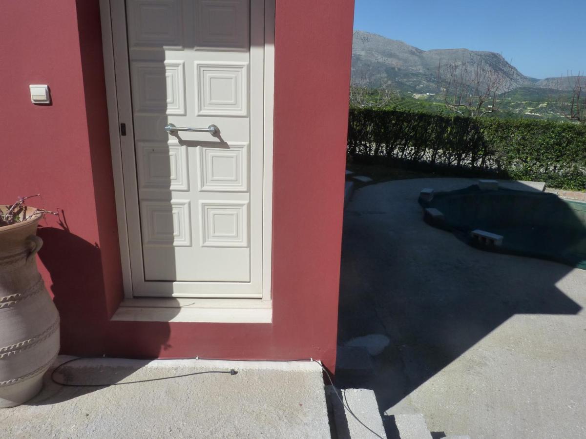 Entire Independent Maisonette Near Heraklion Pottery Classes Petrokefalo Bagian luar foto